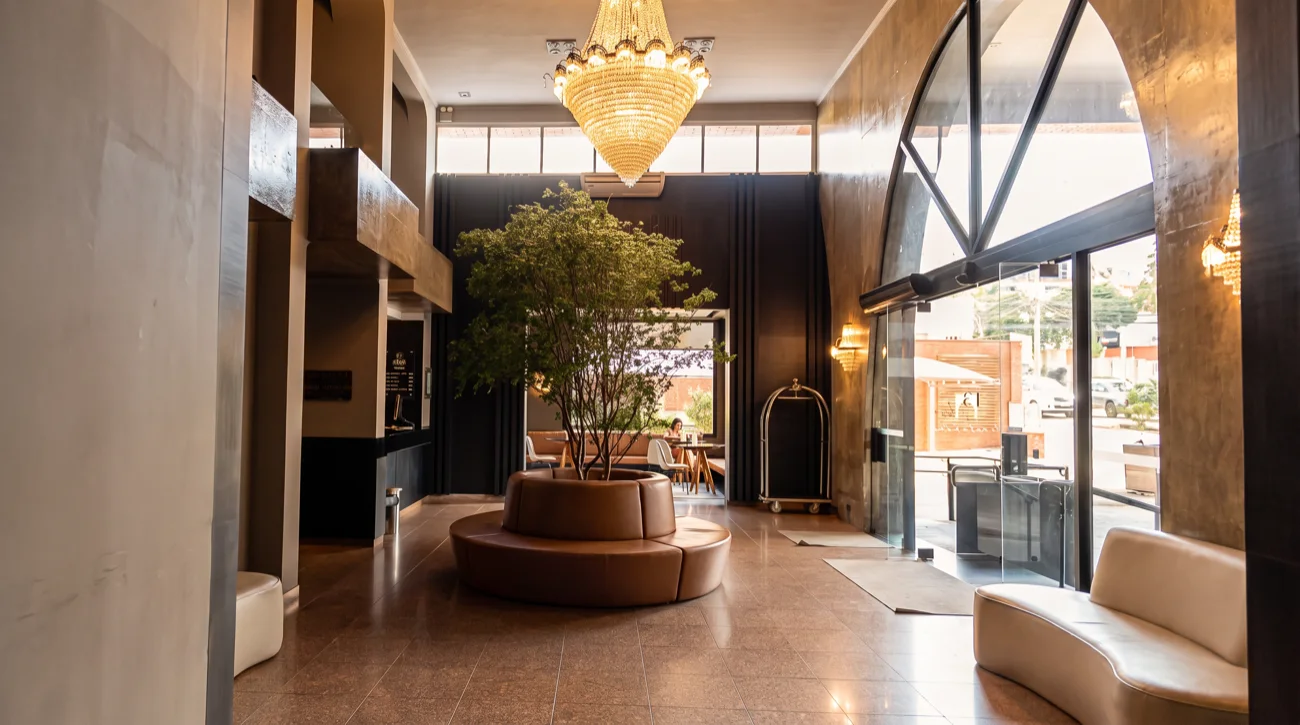 Lobby e recepção do Aruá Hotel